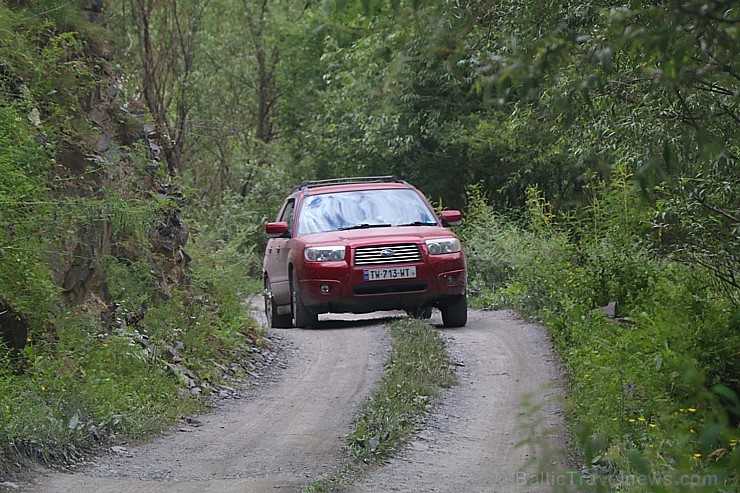 Ar 4x4 mikroautobusu izbraucam maršrutu Šatili - Mutso Kaukāza kalnos. Atbalsta: Georgia.Travel 263640