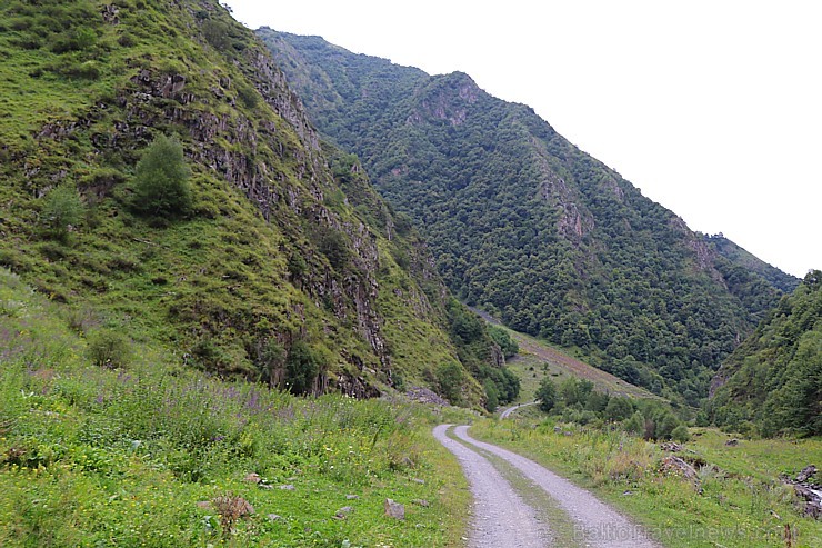 Ar 4x4 mikroautobusu izbraucam maršrutu Šatili - Mutso Kaukāza kalnos. Atbalsta: Georgia.Travel 263652