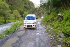 Ar 4x4 mikroautobusu izbraucam maršrutu Šatili - Mutso Kaukāza kalnos. Atbalsta: Georgia.Travel 42