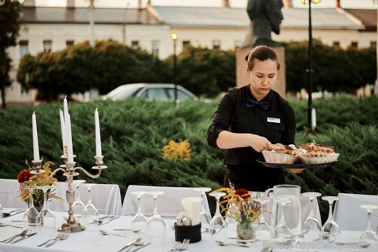 Viesnīcas Park Hotel Latgola restorāna PLAZA komanda 22.08.2019 rīkoja ekskluzīvas vakariņas neparastā vietā - Daugavpils Universitātes skvērā 263701