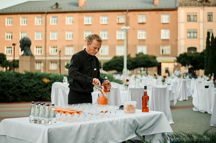 Viesnīcas Park Hotel Latgola restorāna PLAZA komanda 22.08.2019 rīkoja ekskluzīvas vakariņas neparastā vietā - Daugavpils Universitātes skvērā 263707