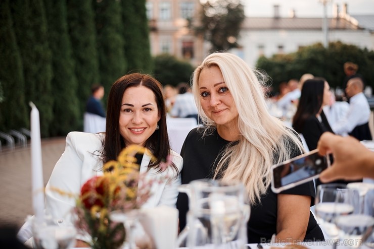Viesnīcas Park Hotel Latgola restorāna PLAZA komanda 22.08.2019 rīkoja ekskluzīvas vakariņas neparastā vietā - Daugavpils Universitātes skvērā 263714