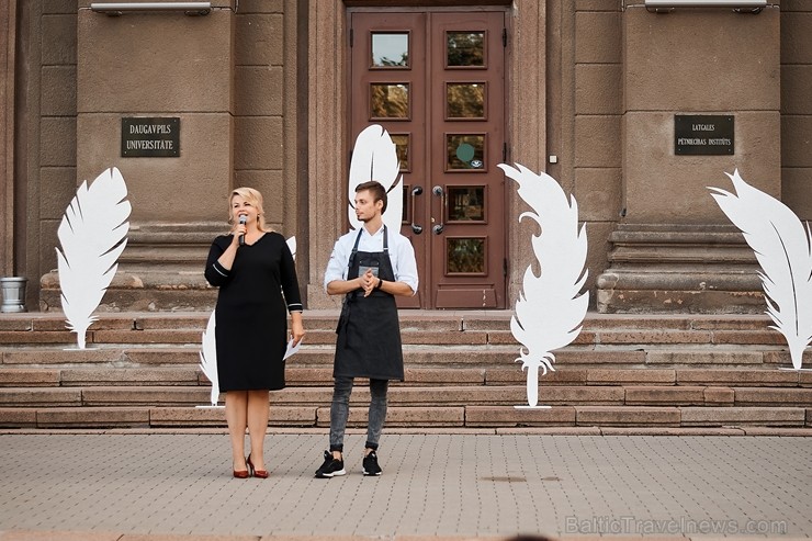 Viesnīcas Park Hotel Latgola restorāna PLAZA komanda 22.08.2019 rīkoja ekskluzīvas vakariņas neparastā vietā - Daugavpils Universitātes skvērā 263715