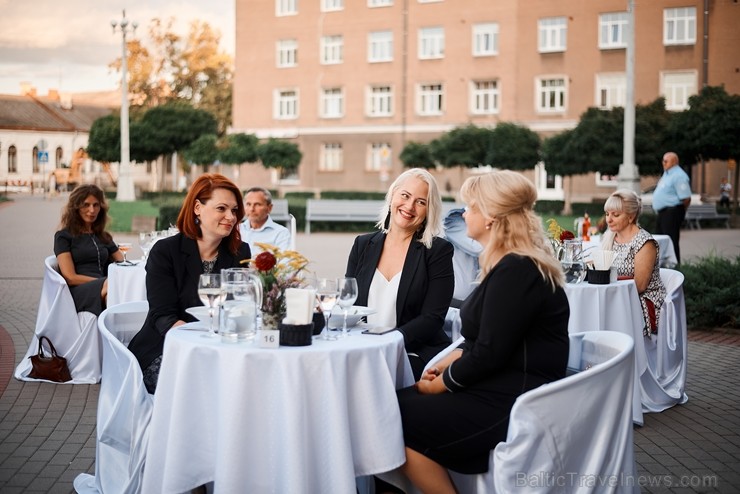 Viesnīcas Park Hotel Latgola restorāna PLAZA komanda 22.08.2019 rīkoja ekskluzīvas vakariņas neparastā vietā - Daugavpils Universitātes skvērā 263726