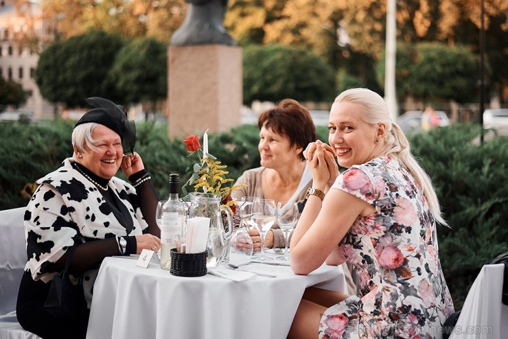 Viesnīcas Park Hotel Latgola restorāna PLAZA komanda 22.08.2019 rīkoja ekskluzīvas vakariņas neparastā vietā - Daugavpils Universitātes skvērā 263733