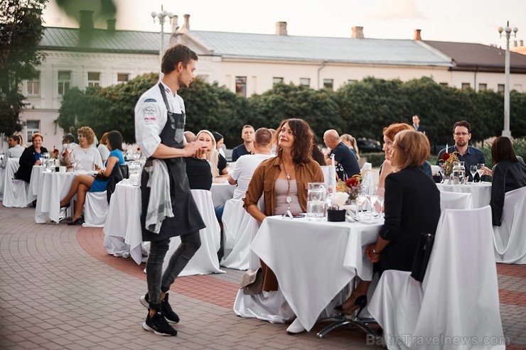 Viesnīcas Park Hotel Latgola restorāna PLAZA komanda 22.08.2019 rīkoja ekskluzīvas vakariņas neparastā vietā - Daugavpils Universitātes skvērā 263734