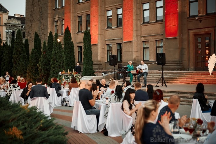 Viesnīcas Park Hotel Latgola restorāna PLAZA komanda 22.08.2019 rīkoja ekskluzīvas vakariņas neparastā vietā - Daugavpils Universitātes skvērā 263744