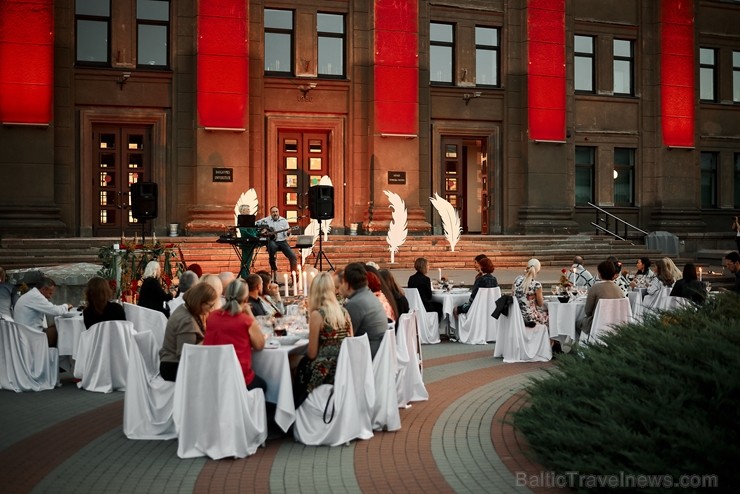 Viesnīcas Park Hotel Latgola restorāna PLAZA komanda 22.08.2019 rīkoja ekskluzīvas vakariņas neparastā vietā - Daugavpils Universitātes skvērā 263746