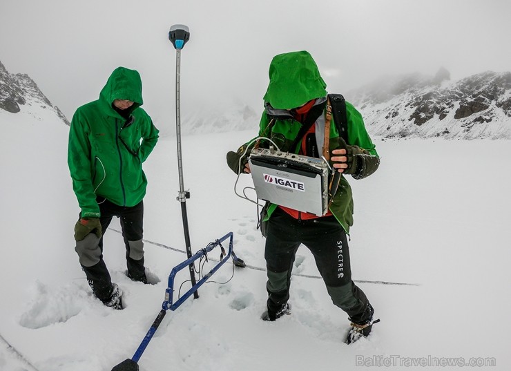 Latvijas Universitātes zinātnieki atgriezušies no ekspedīcijas Svalbāras arhipelāgā, kur tie pētīja ledājus un vides piesārņojumu vietā, kuru no Zieme 263886
