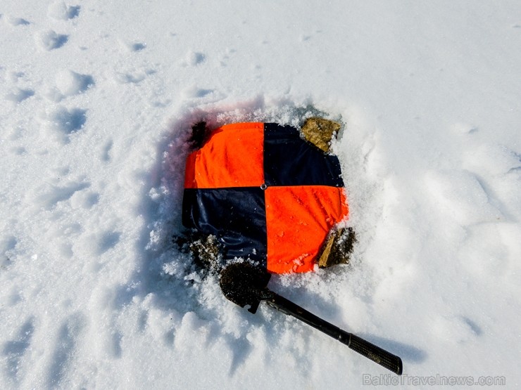 Latvijas Universitātes zinātnieki atgriezušies no ekspedīcijas Svalbāras arhipelāgā, kur tie pētīja ledājus un vides piesārņojumu vietā, kuru no Zieme 263889
