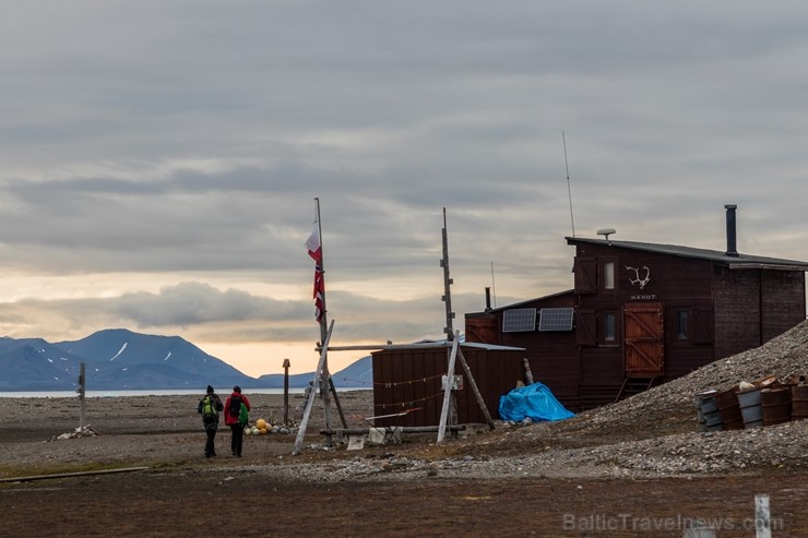 Latvijas Universitātes zinātnieki atgriezušies no ekspedīcijas Svalbāras arhipelāgā, kur tie pētīja ledājus un vides piesārņojumu vietā, kuru no Zieme 263899