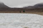 Latvijas Universitātes zinātnieki atgriezušies no ekspedīcijas Svalbāras arhipelāgā, kur tie pētīja ledājus un vides piesārņojumu vietā, kuru no Zieme 52