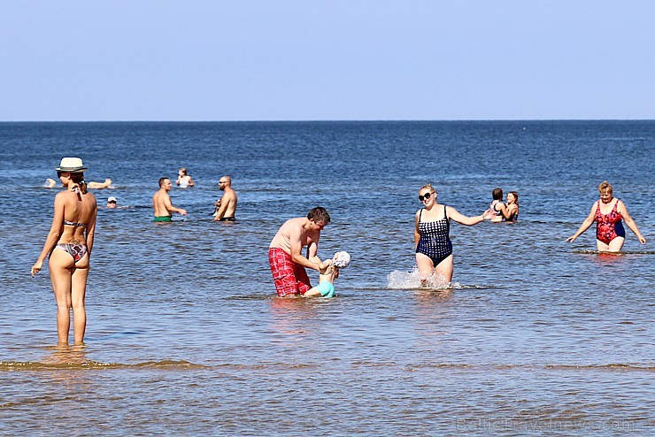 Jūrmala 1.septembri sagaida ar saulainu un labi apmeklētu pludmali 263992