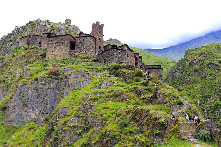 Travelnews.lv apmeklē Mutso ciemu Kaukāza kalnos un iepazīst viduslaiku cietoksni.  Atbalsta: Georgia.Travel 264029