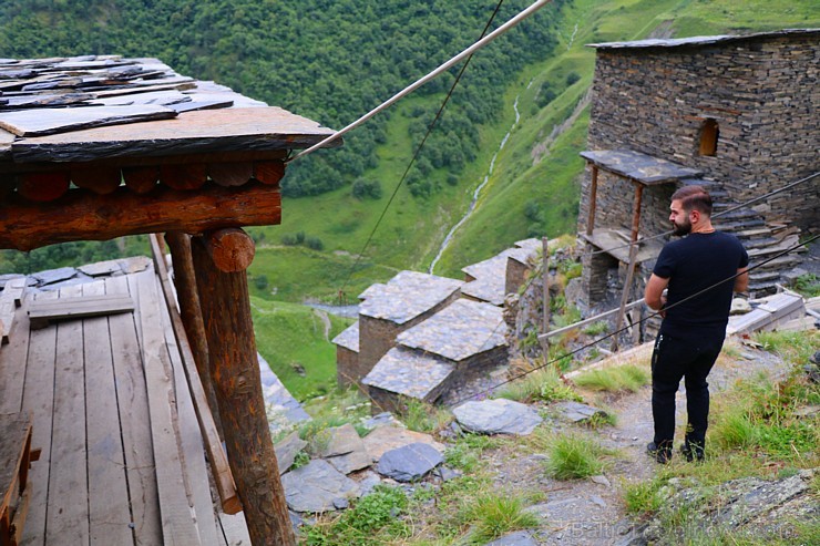 Travelnews.lv apmeklē Mutso ciemu Kaukāza kalnos un iepazīst viduslaiku cietoksni.  Atbalsta: Georgia.Travel 264043