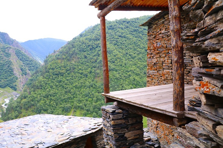 Travelnews.lv apmeklē Mutso ciemu Kaukāza kalnos un iepazīst viduslaiku cietoksni.  Atbalsta: Georgia.Travel 264046