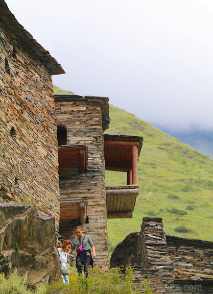 Travelnews.lv apmeklē Mutso ciemu Kaukāza kalnos un iepazīst viduslaiku cietoksni.  Atbalsta: Georgia.Travel 264048