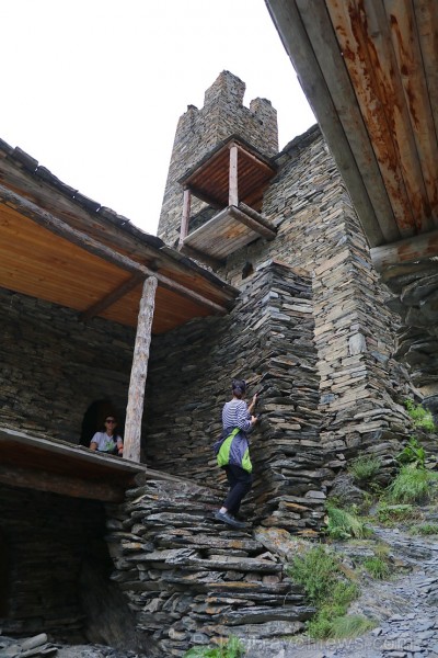 Travelnews.lv apmeklē Mutso ciemu Kaukāza kalnos un iepazīst viduslaiku cietoksni.  Atbalsta: Georgia.Travel 264049