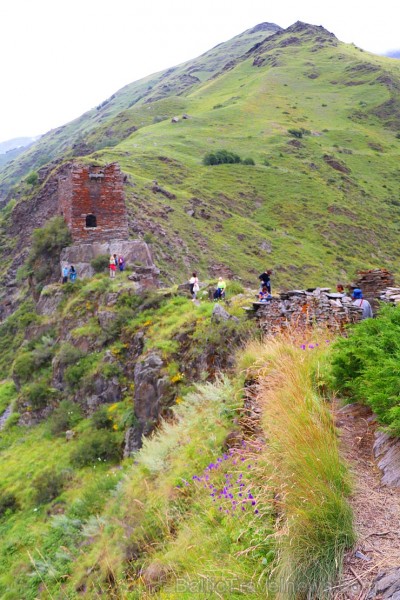 Travelnews.lv apmeklē Mutso ciemu Kaukāza kalnos un iepazīst viduslaiku cietoksni.  Atbalsta: Georgia.Travel 264051