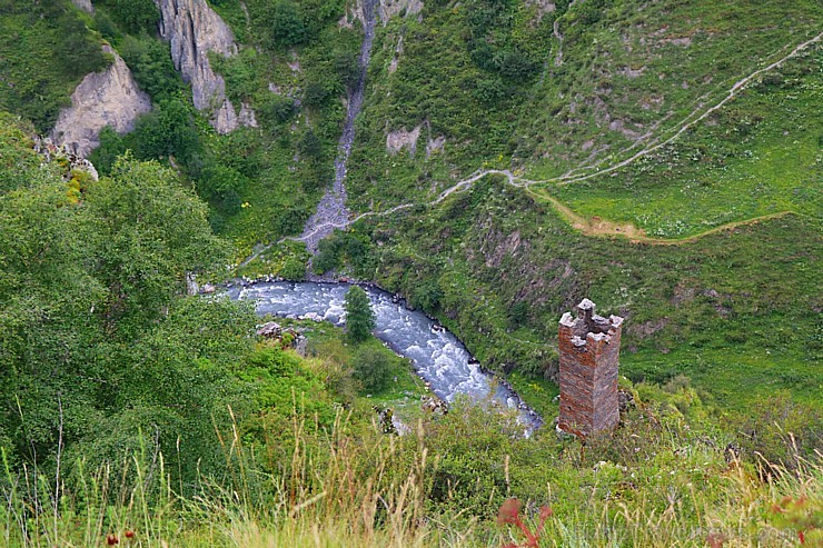 Travelnews.lv apmeklē Mutso ciemu Kaukāza kalnos un iepazīst viduslaiku cietoksni.  Atbalsta: Georgia.Travel 264053