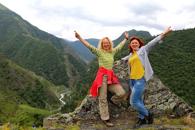 Travelnews.lv apmeklē Mutso ciemu Kaukāza kalnos un iepazīst viduslaiku cietoksni.  Atbalsta: Georgia.Travel 264073