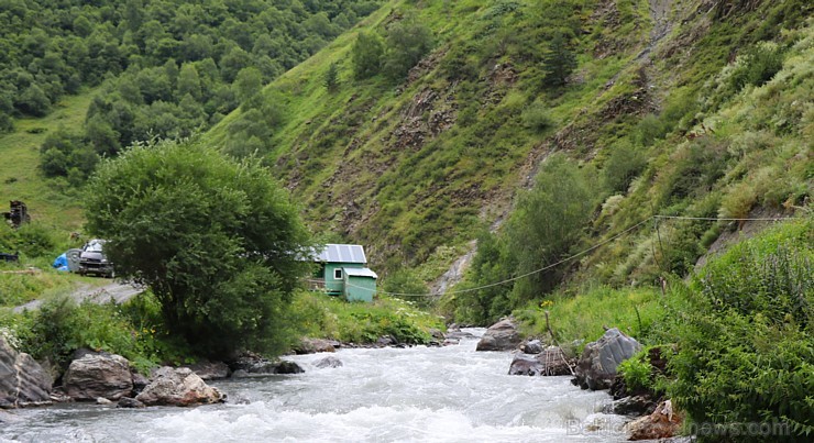 Travelnews.lv apmeklē Mutso ciemu Kaukāza kalnos un iepazīst viduslaiku cietoksni.  Atbalsta: Georgia.Travel 264098