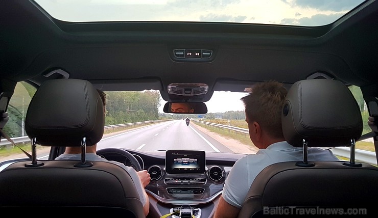Travelnews.lv apceļo Latviju ar jauno biznesa klases mikroautobusu «Mercedes-Benz V-Klase» 265053