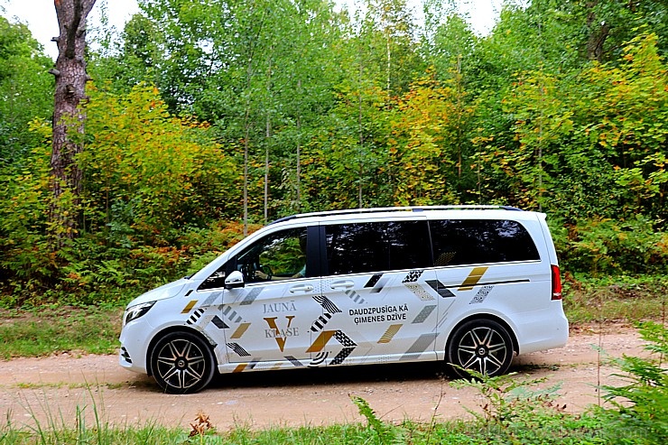 Travelnews.lv apceļo Latviju ar jauno biznesa klases mikroautobusu «Mercedes-Benz V-Klase» 265071