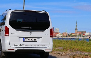 Travelnews.lv apceļo Latviju ar jauno biznesa klases mikroautobusu «Mercedes-Benz V-Klase» 55