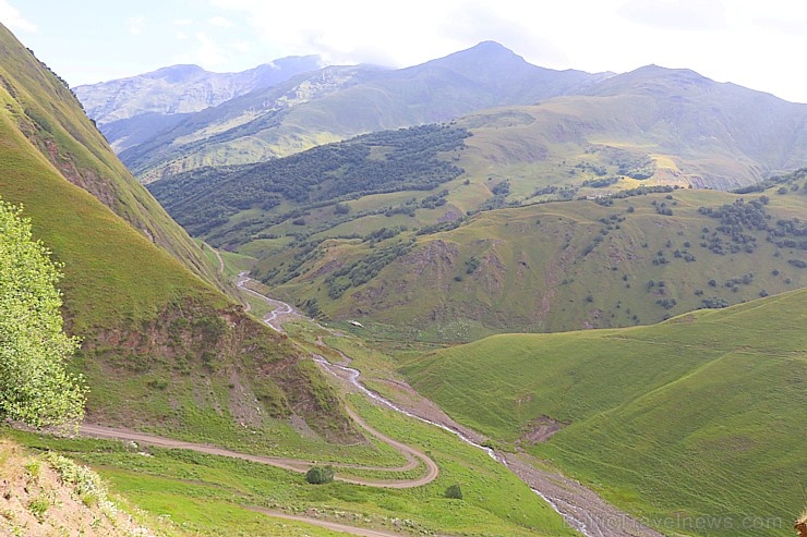 Travelnews.lv ar 4x4 mikroautobusu izbrauc Kaukāza kalnu serpentīnus. Atbalsta: Georgia.Travel 265325