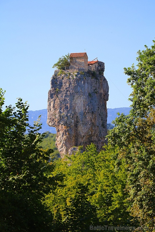Travelnews.lv apmeklē klinšu torni Katskhi Pillar, kur 40 metru augstumā atrodas klosteris. Atbalsta: Georgia.Travel 265688