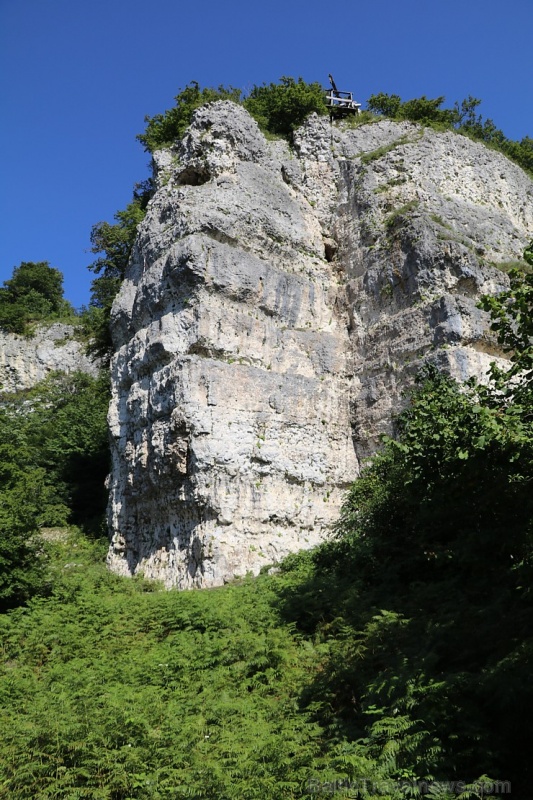 Travelnews.lv apmeklē klinšu torni Katskhi Pillar, kur 40 metru augstumā atrodas klosteris. Atbalsta: Georgia.Travel 265707