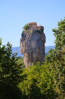 Travelnews.lv apmeklē klinšu torni Katskhi Pillar, kur 40 metru augstumā atrodas klosteris. Atbalsta: Georgia.Travel 4