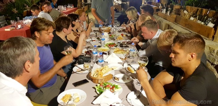 Travelnews.lv nakšņo bijušā kultūras ministra Nika Vacheishvili viesu namā, izbauda mājas vīnu un virtuvi. Atbalsta: Georgia.Travel 265788