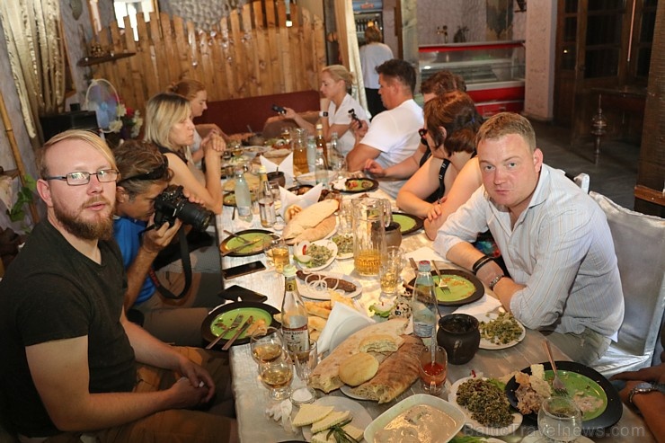 Travelnews.lv apmeklē pusdienu restorānu Gruzijas mazpilsētā. Atbalsta: Georgia.Travel 265808
