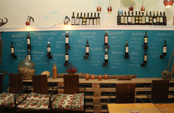 Travelnews.lv apmeklē garšīgu Kutaisi restorānu-vīna bāru «Sapere». Atbalsta: Georgia.Travel 265897
