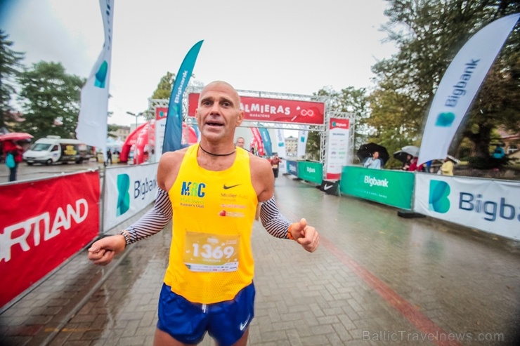 Valmieras ielas skriešanas svētkos piepildīja lielāki un mazāki sportisti, līdzjutēji un tūristi Valmieras ielas skriešanas svētkos piepildīja lielāki un mazāki sportisti, līdzjutēji un tūristi 265965