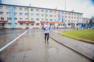 Valmieras ielas skriešanas svētkos piepildīja lielāki un mazāki sportisti, līdzjutēji un tūristi 48
