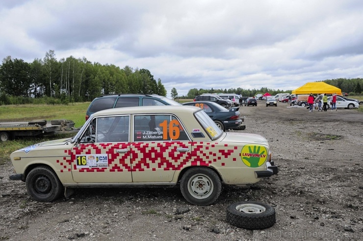 Sacensību laikā Saldū 69 ekipāžu dalībnieki veica sešus ātrumposmu 55 kilometrus garajā distancē Sacensību laikā Saldū 69 ekipāžu dalībnieki veica sešus ātrumposmu 55 kilometrus garajā distancē 266260