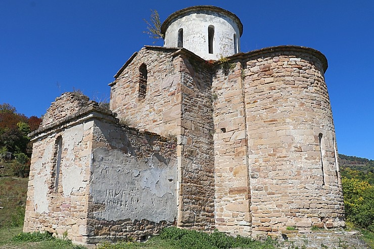 Travelnews.lv apmeklē pamestu 10.gadsimta kristiešu Sentinskas dievnamu. Atbalsta: Magtur 266950