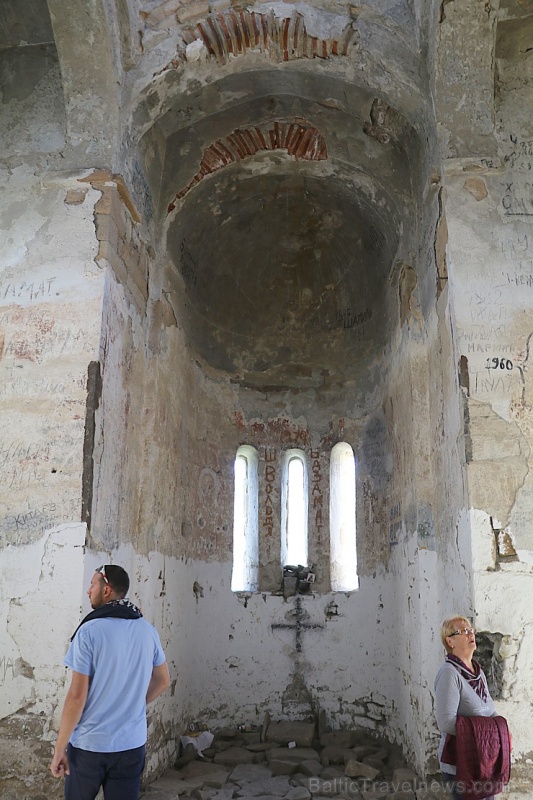 Travelnews.lv apmeklē pamestu 10.gadsimta kristiešu Sentinskas dievnamu. Atbalsta: Magtur 266951