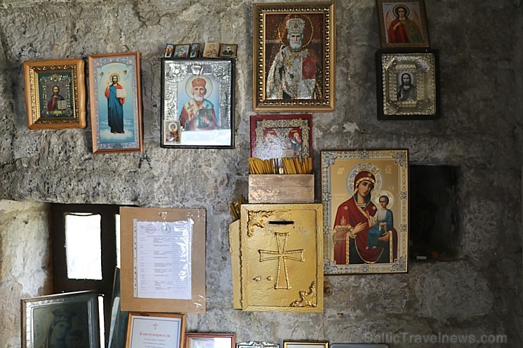 Travelnews.lv apmeklē darbojošu 10. gadsimta kristiešu Šoanina dievnamu osetīņu ciemā. Atbalsta: Magtur 266981