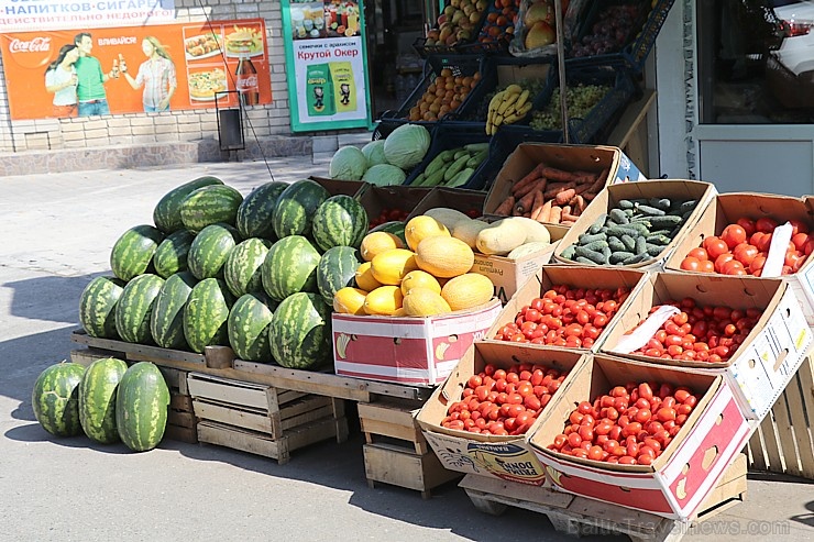 Karačaja-Čerkesijas republikā ēdienā tiek akcentēts garšīgs šašliks, bet augļus un dārzeņus ieved galvenokārt no citurienes. Atbalsta: Magtur 267118