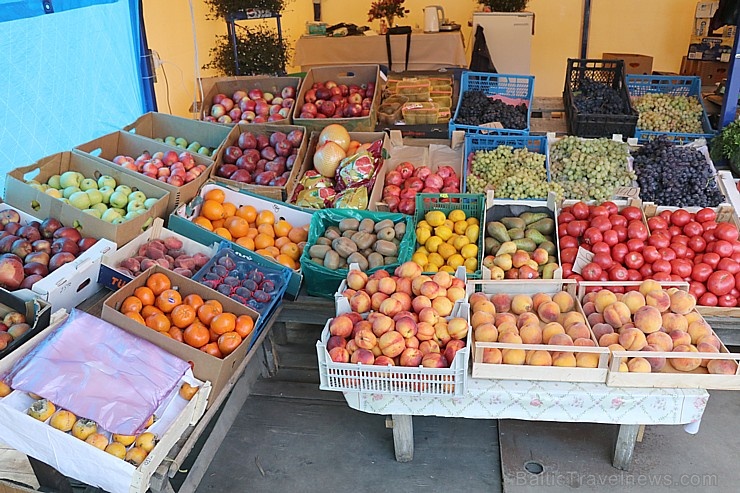 Karačaja-Čerkesijas republikā ēdienā tiek akcentēts garšīgs šašliks, bet augļus un dārzeņus ieved galvenokārt no citurienes. Atbalsta: Magtur 267122