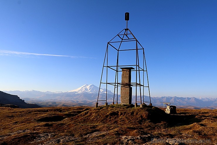 Travelnews.lv rīta agrumā apjūsmo Eiropas augstāko virsotni Elbruss. Atbalsta: Magtur 267223