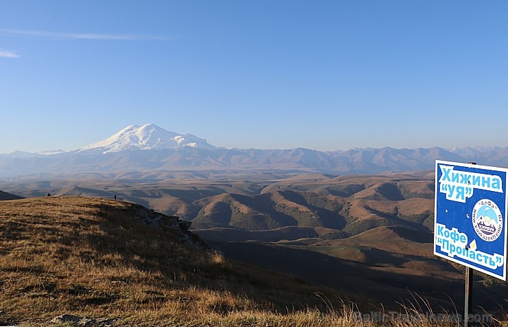 Travelnews.lv rīta agrumā apjūsmo Eiropas augstāko virsotni Elbruss. Atbalsta: Magtur 267232