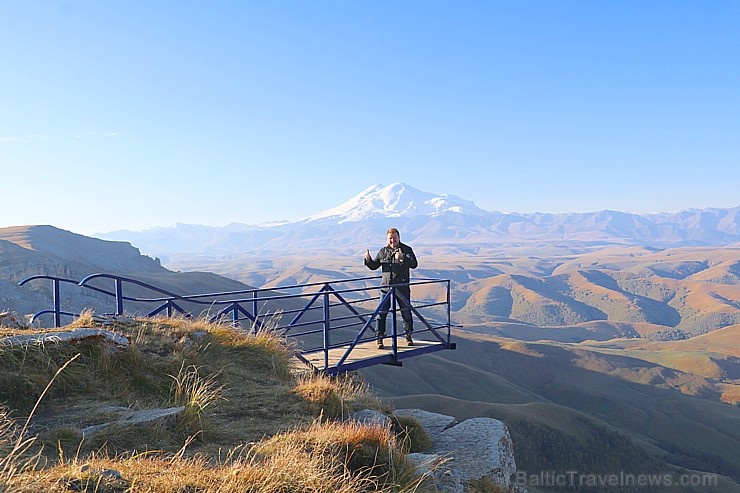 Travelnews.lv rīta agrumā apjūsmo Eiropas augstāko virsotni Elbruss. Atbalsta: Magtur 267238