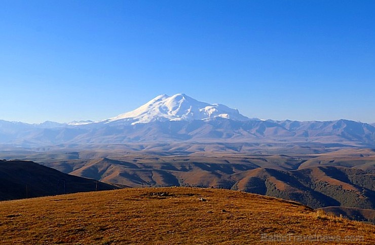 Travelnews.lv rīta agrumā apjūsmo Eiropas augstāko virsotni Elbruss. Atbalsta: Magtur 267244