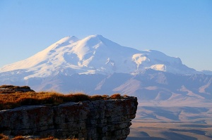 Travelnews.lv rīta agrumā apjūsmo Eiropas augstāko virsotni Elbruss. Atbalsta: Magtur 12