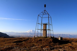 Travelnews.lv rīta agrumā apjūsmo Eiropas augstāko virsotni Elbruss. Atbalsta: Magtur 13